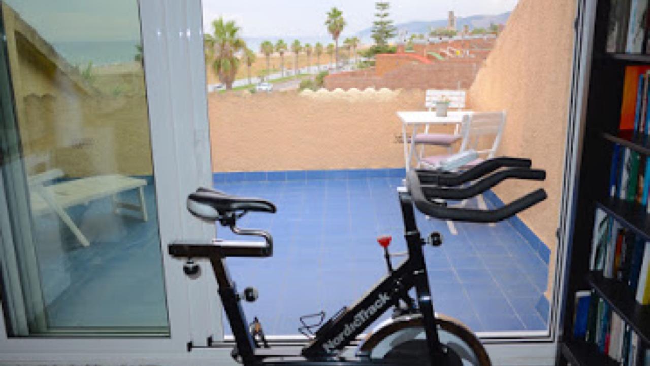 Beach House Castelldefels Esterno foto